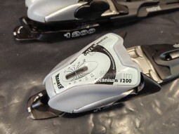 ZJAZDOVÉ SENIORSKÉ VIAZANIE MARKER TITANIUM 1200 PISTON CONTROL
